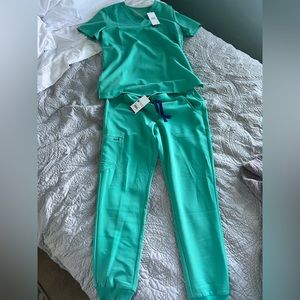 brand new figs surgical green scrubs set - size small